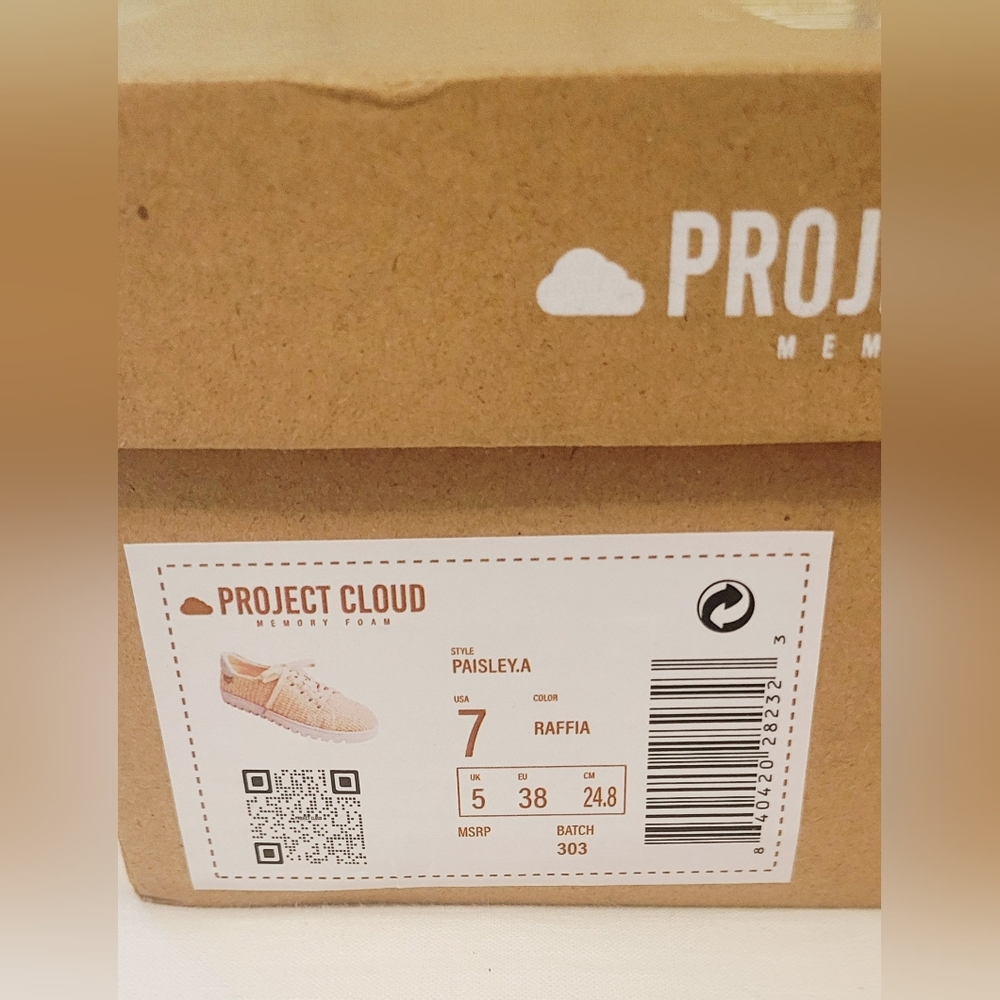 Project Cloud Paisley A Women's Foam Sneaker Vegan Leather Size 7 EUC with Box - Picture 12 of 13
